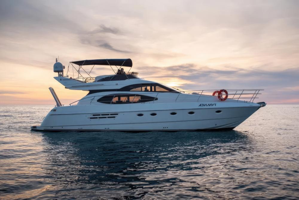 «Азимут» Azimut Az 52 Fly