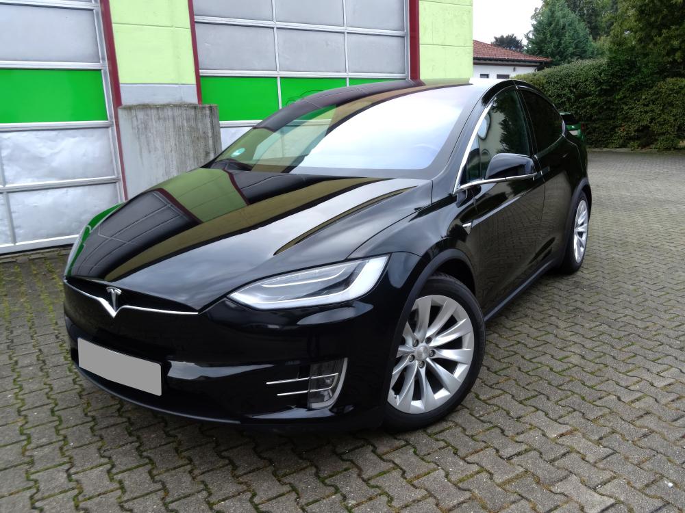 Tesla Model X Черный