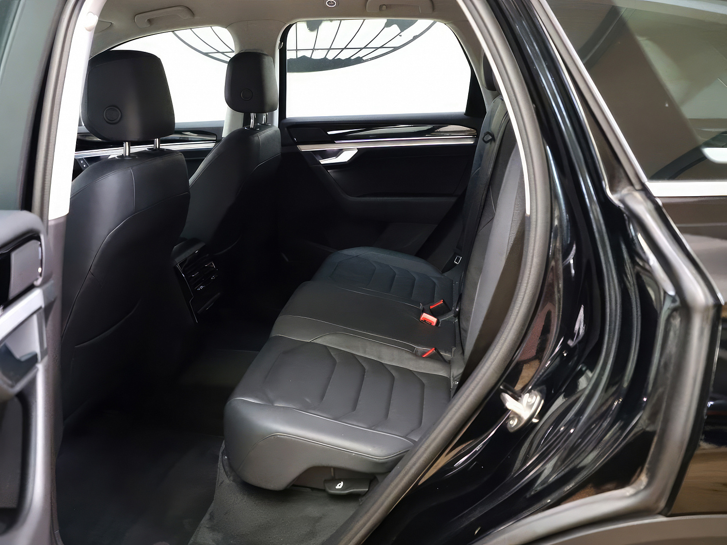 Volkswagen Touareg Черный