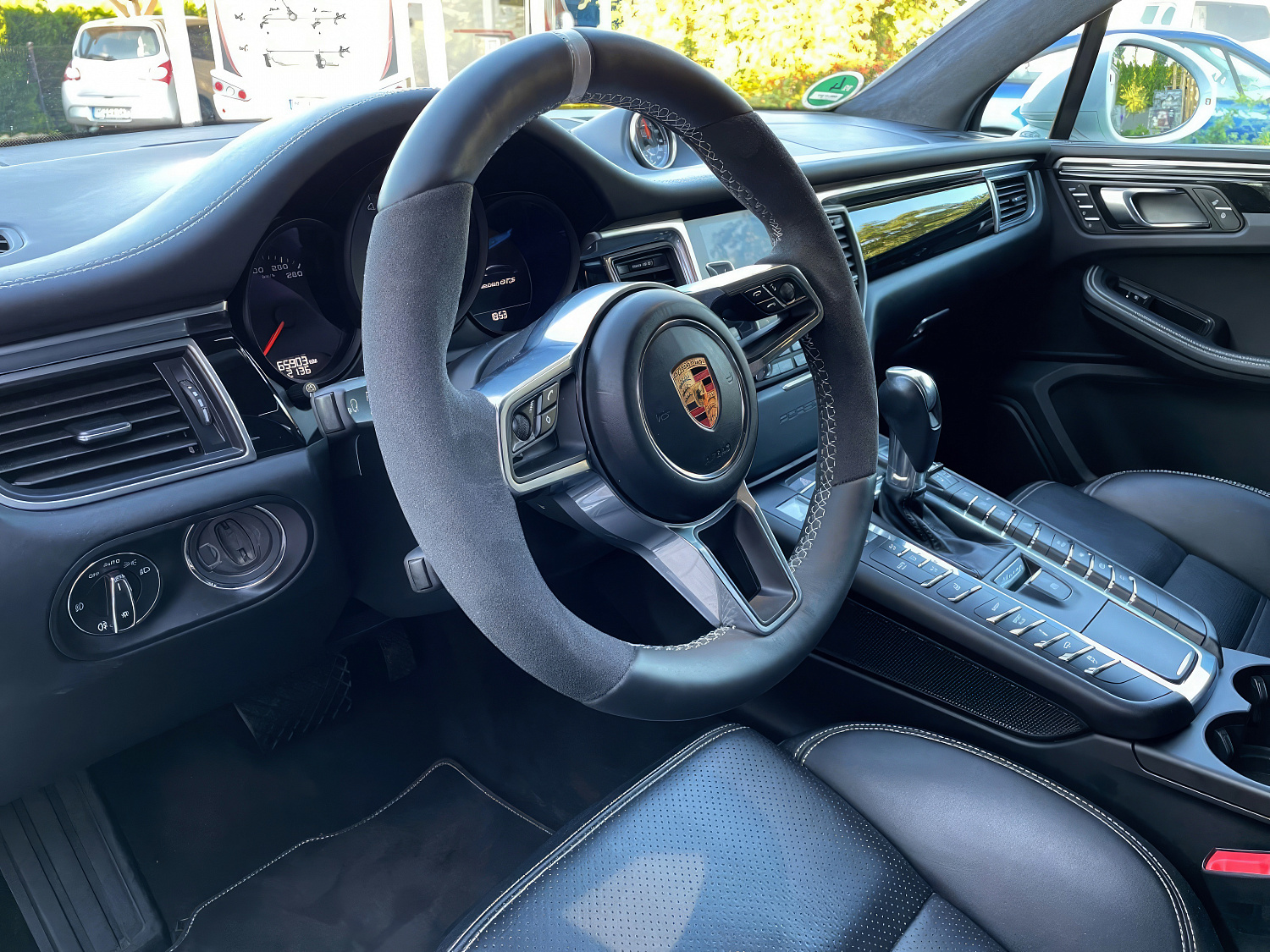 Porsche Macan Turbo Белый