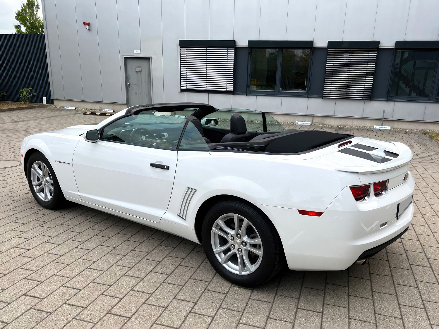 Chevrolet Camaro Белый 2