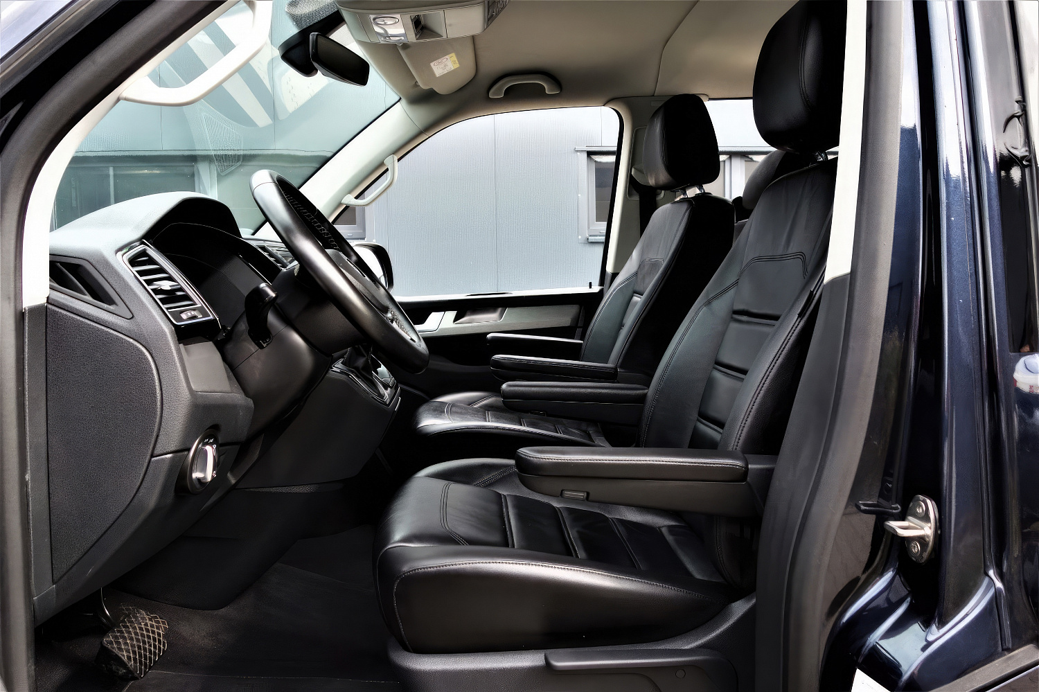 Volkswagen Multivan Коричневый
