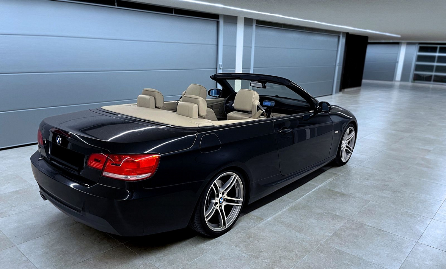BMW E93 335 Черный