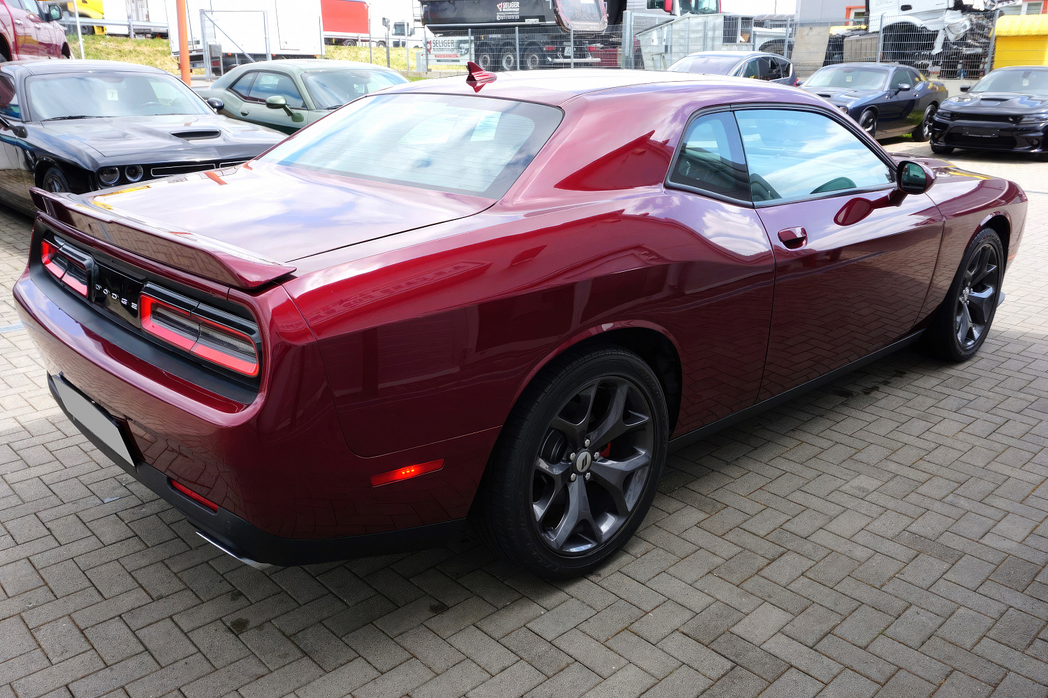 DODGE CHALLENGER Бордовый