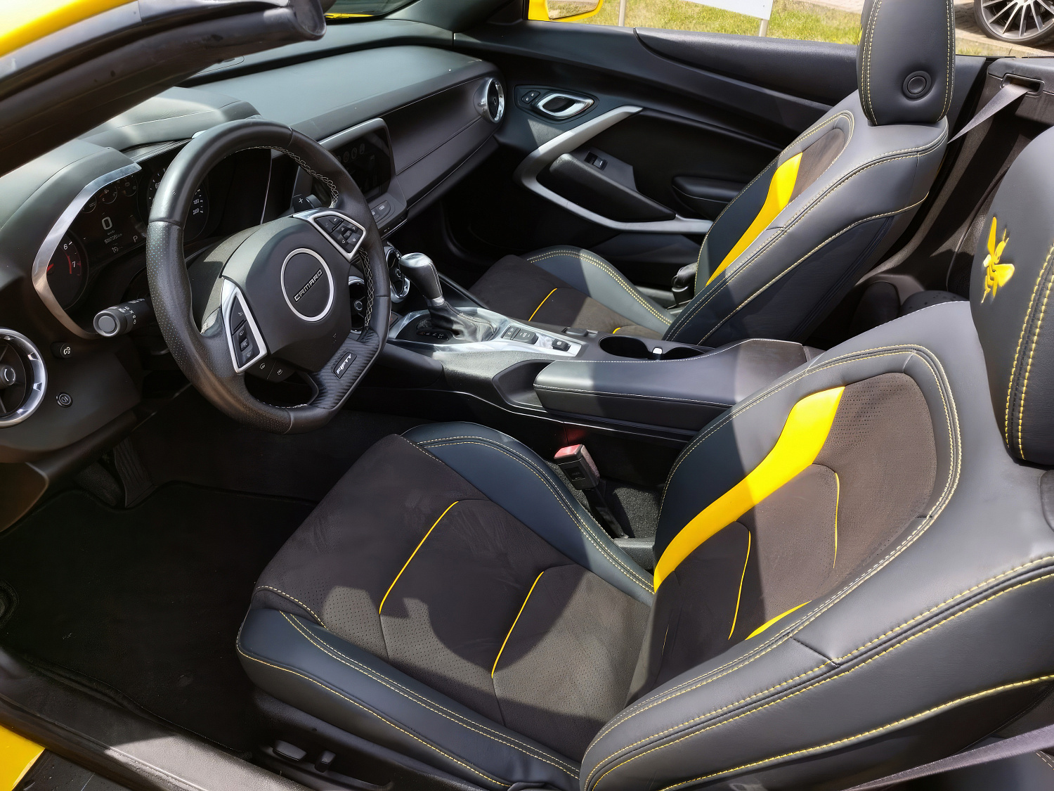 Chevrolet Camaro Желтый