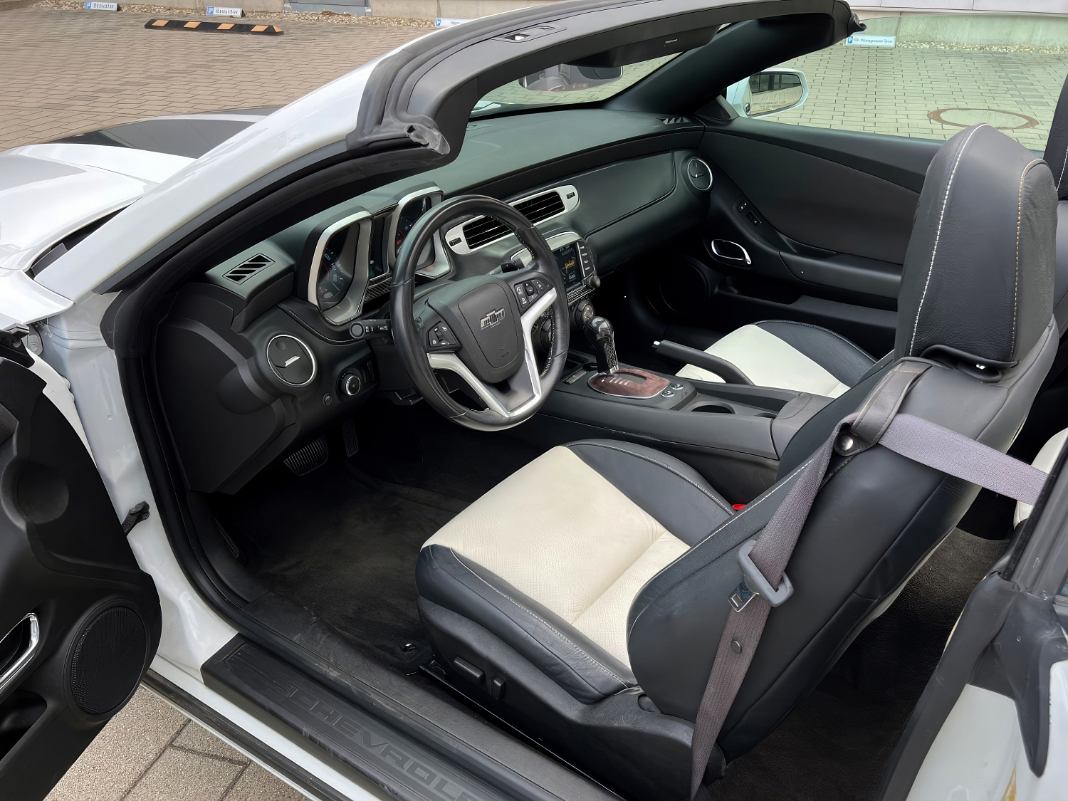 Chevrolet Camaro Белый 2