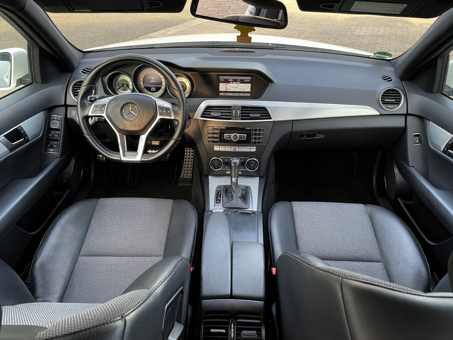 Mercedes Benz C180 AMG Белый
