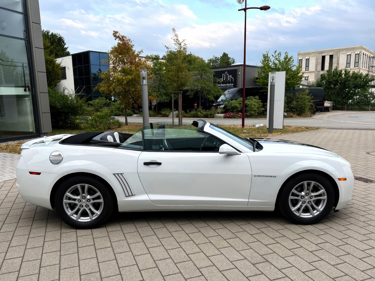 Chevrolet Camaro Белый 2