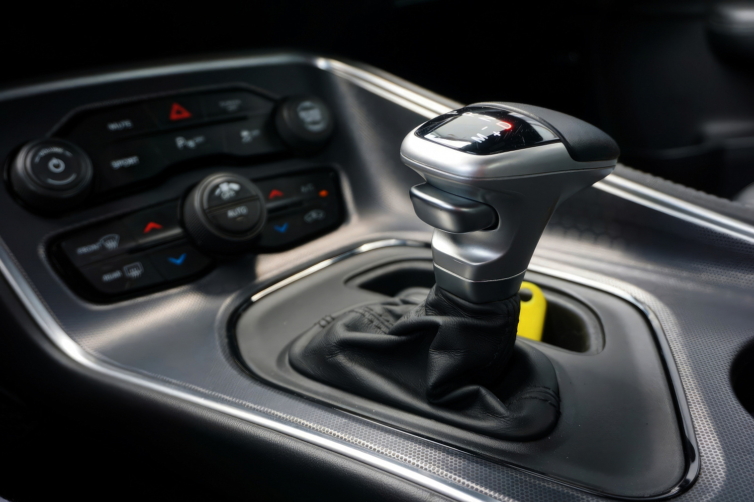 DODGE CHALLENGER Бордовый