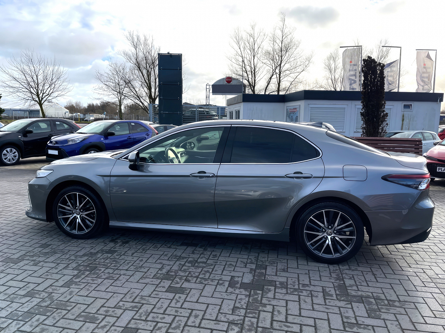 Toyota Camry Темно-серый