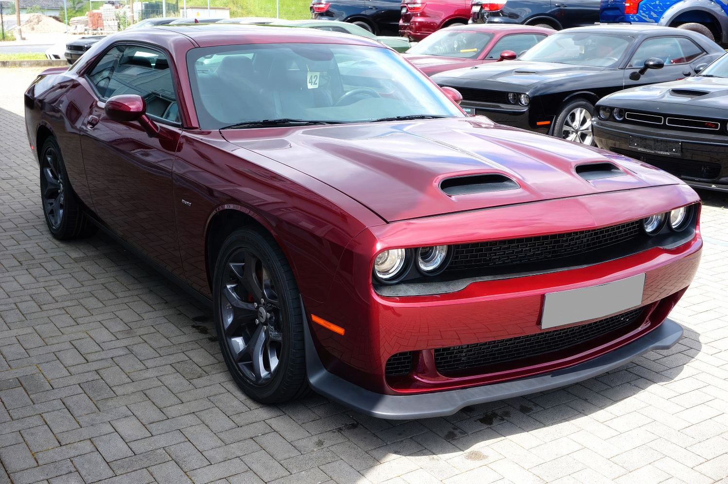 DODGE CHALLENGER Бордовый