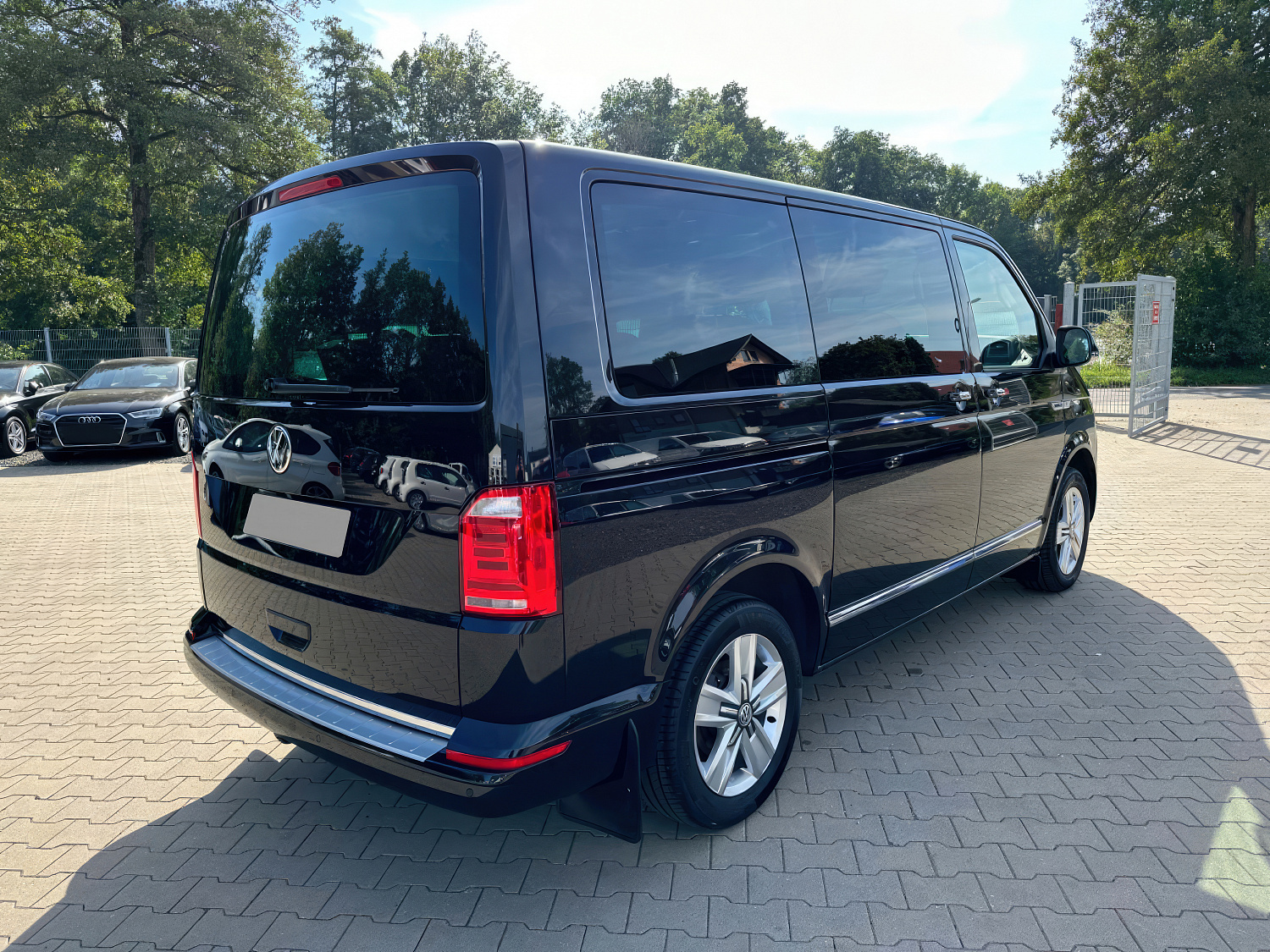 Volkswagen Multivan Коричневый