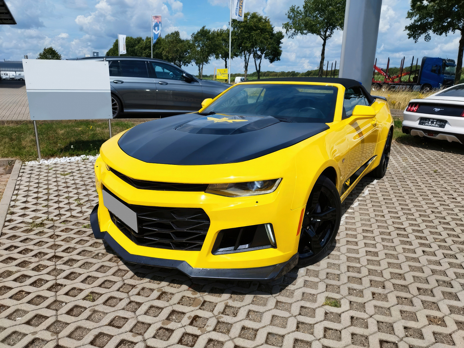 Chevrolet Camaro Желтый