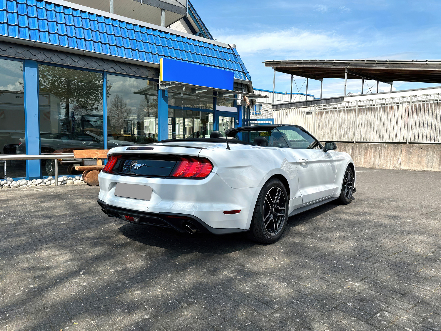 Ford Mustang Белый