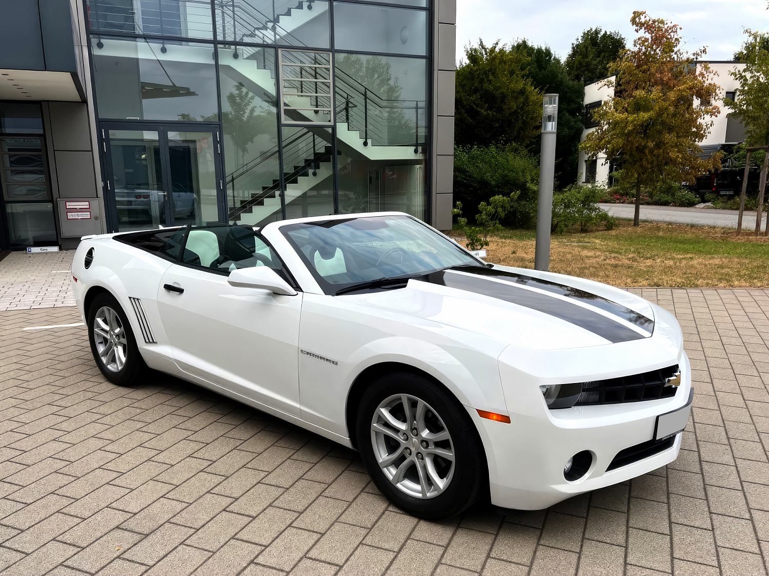 Chevrolet Camaro Белый 2