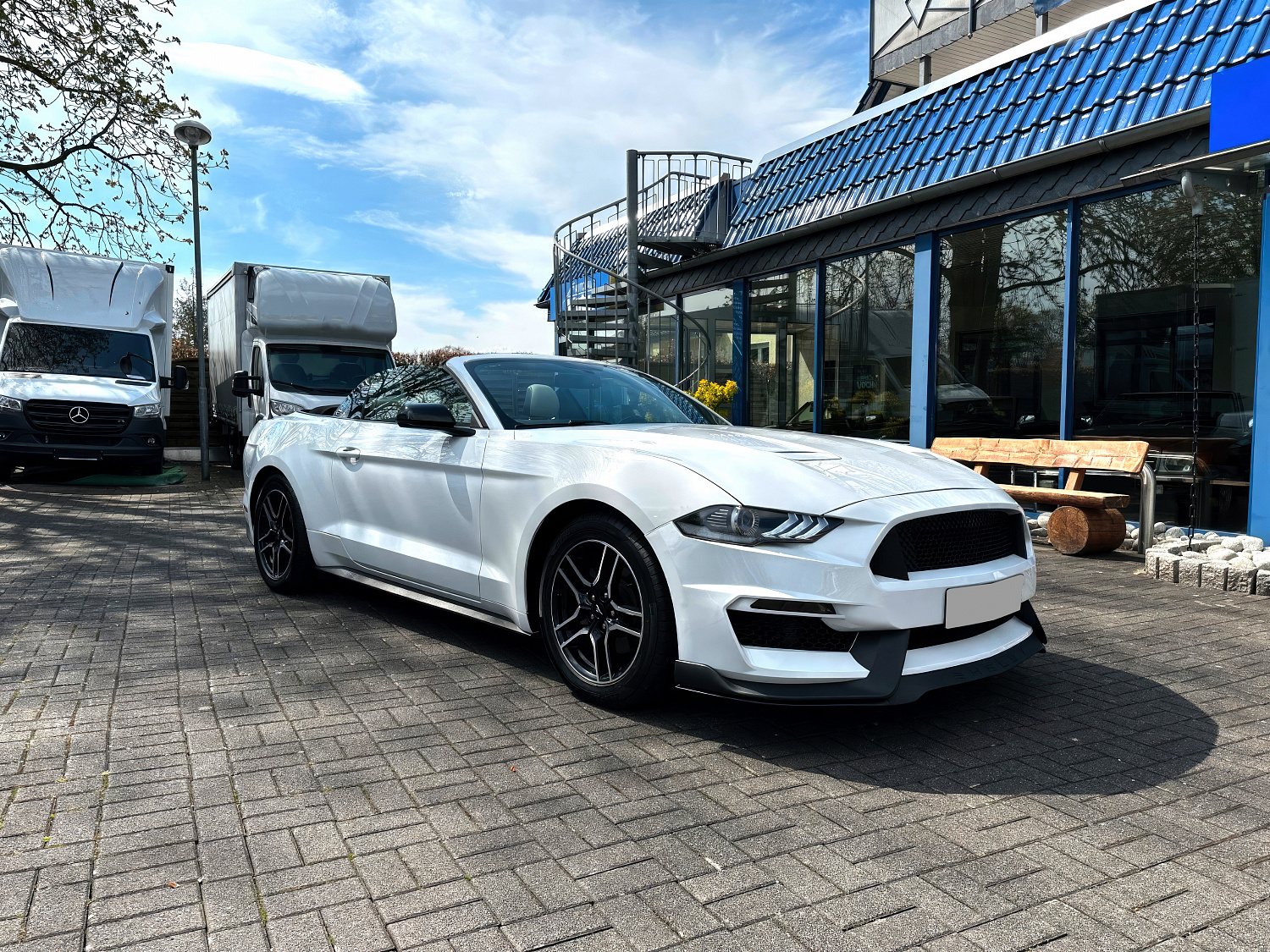 Ford Mustang Белый