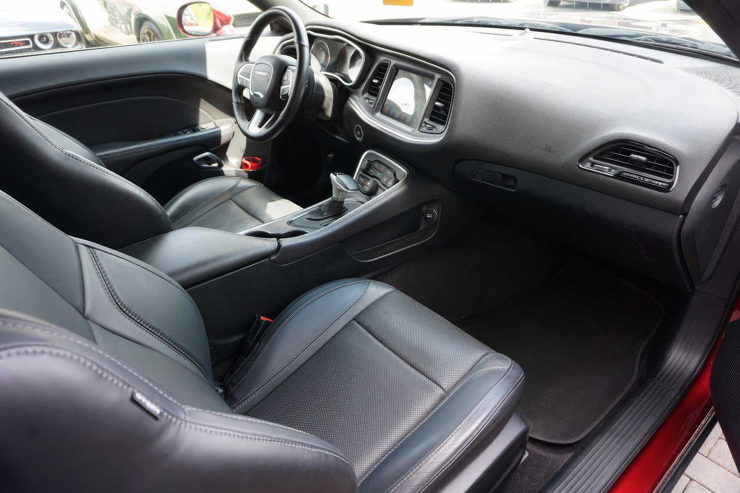DODGE CHALLENGER Бордовый